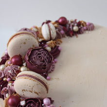 Indlæs billede til gallerivisning Bestil en klassisk kage i valgfri farver med macarons fra Snirkleriet