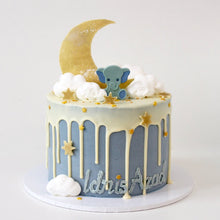 Indlæs billede til gallerivisning Bestil en nuttet fondantfri dåbskage med måne, stjerner og elefant. Afhentes i Århus hos Snirkleriet

