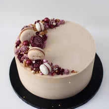 Indlæs billede til gallerivisning Bestil en personliggjort, klassisk kage med macarons fra Snirkleriet
